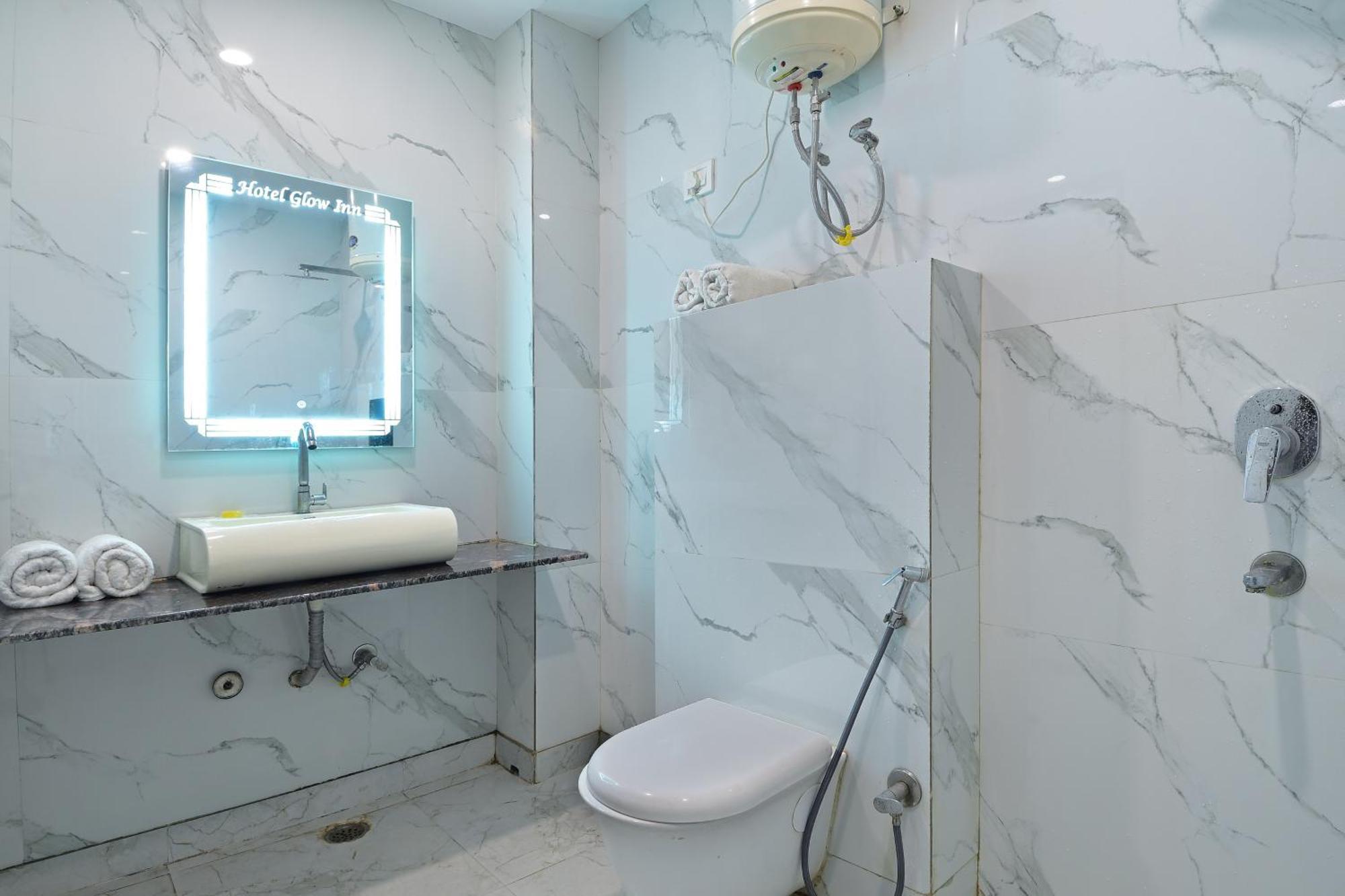 Hotel Glow Inn Paharganj-3 Mins Walk From New Delhi Railway Station ภายนอก รูปภาพ