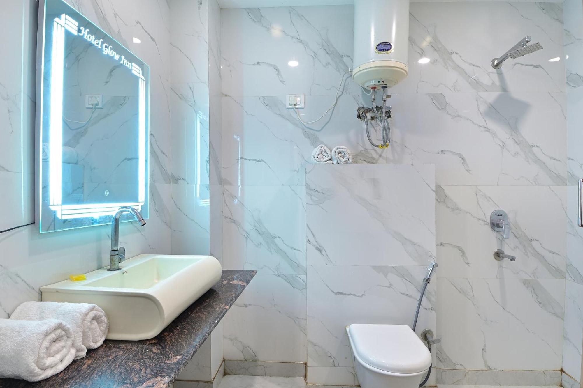 Hotel Glow Inn Paharganj-3 Mins Walk From New Delhi Railway Station ภายนอก รูปภาพ
