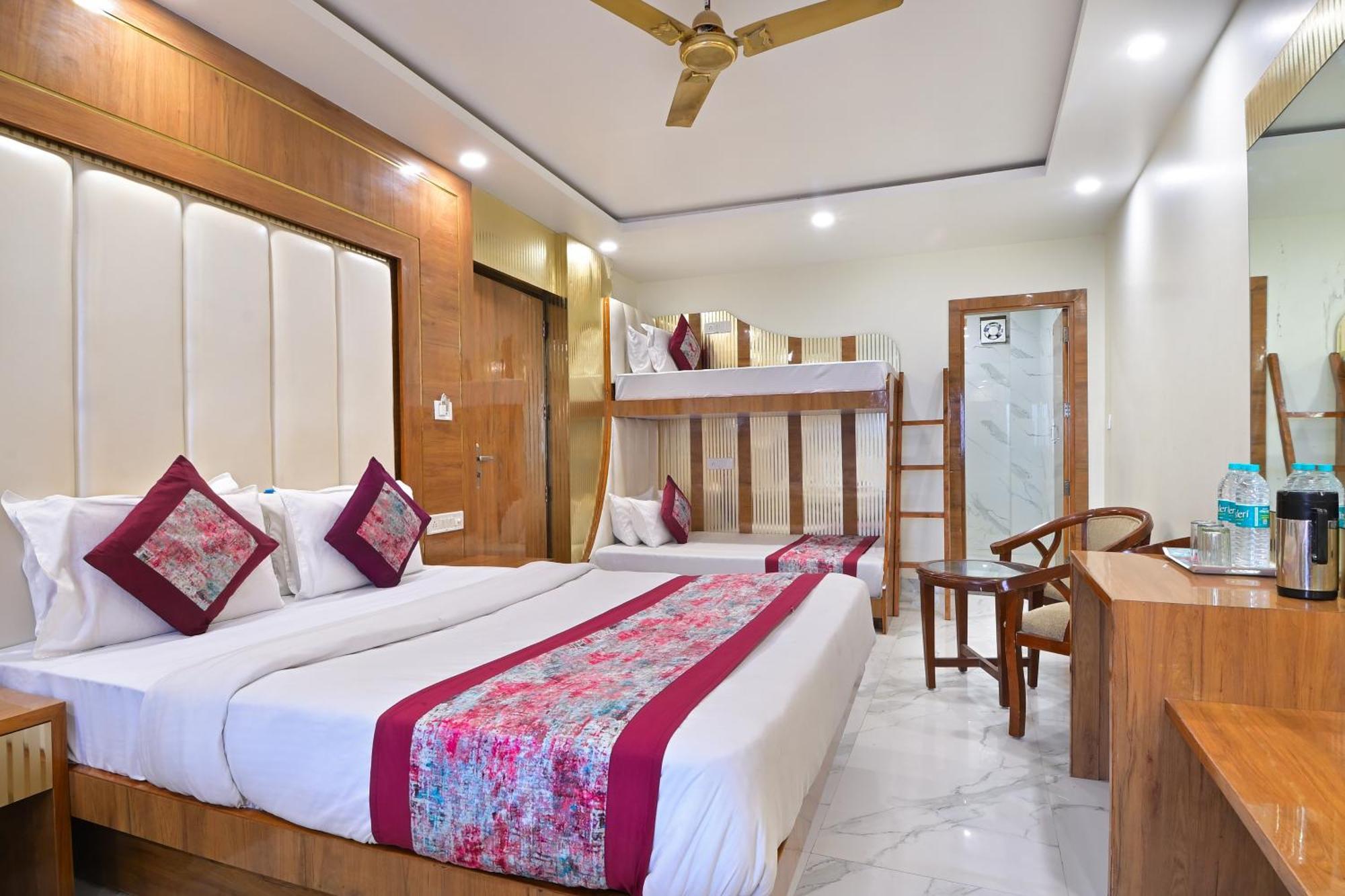 Hotel Glow Inn Paharganj-3 Mins Walk From New Delhi Railway Station ภายนอก รูปภาพ