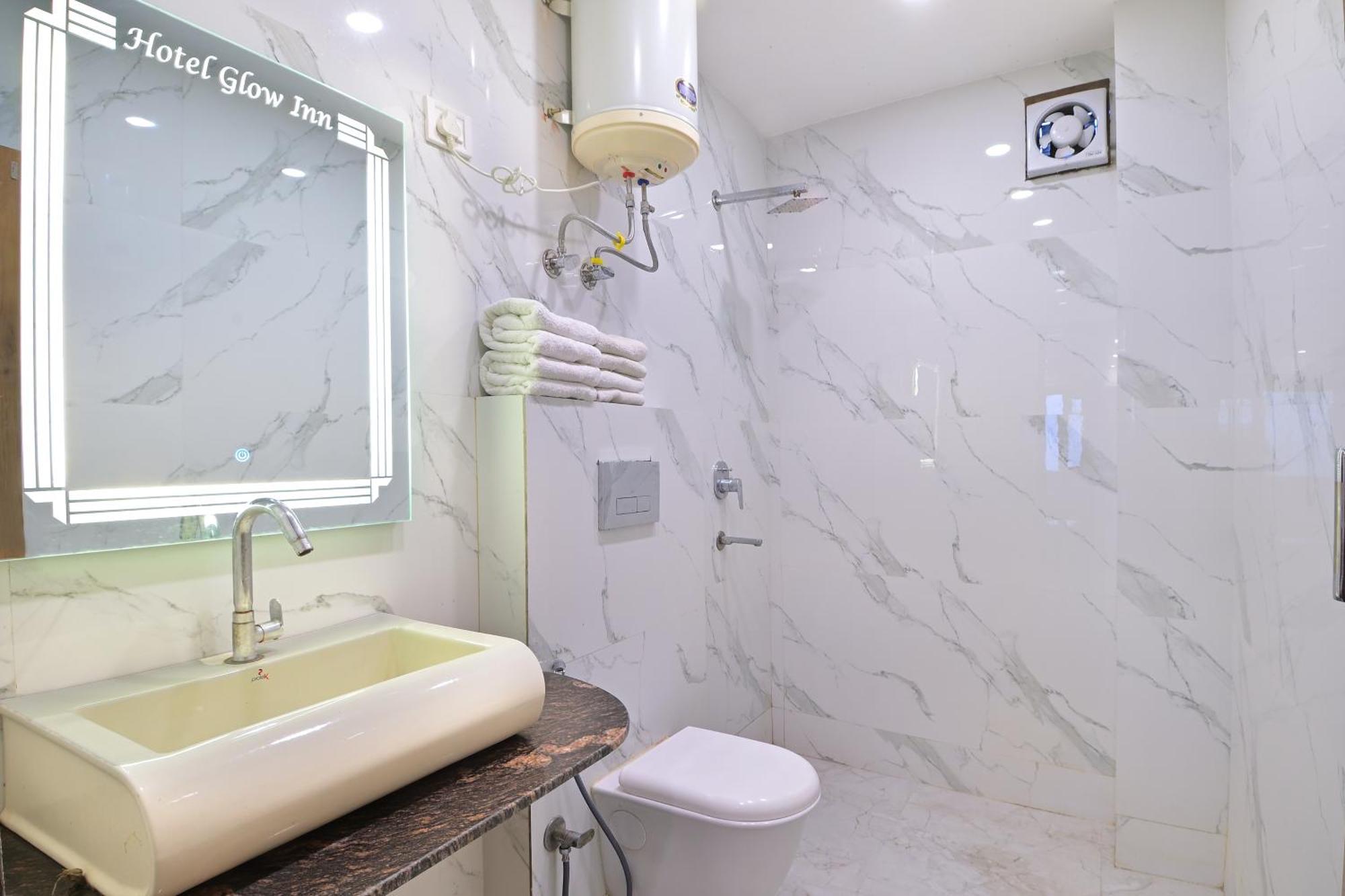 Hotel Glow Inn Paharganj-3 Mins Walk From New Delhi Railway Station ภายนอก รูปภาพ