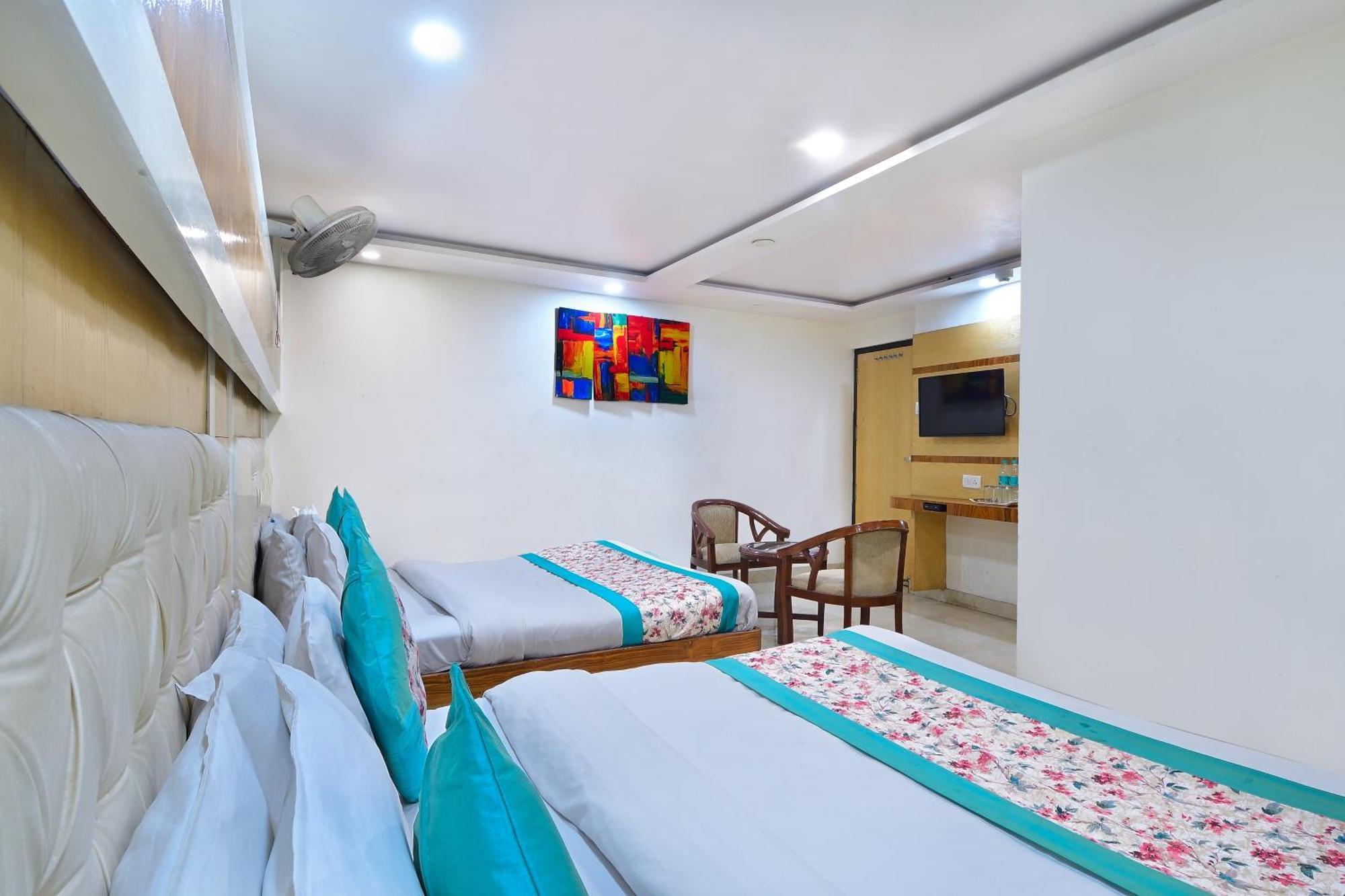 Hotel Glow Inn Paharganj-3 Mins Walk From New Delhi Railway Station ภายนอก รูปภาพ