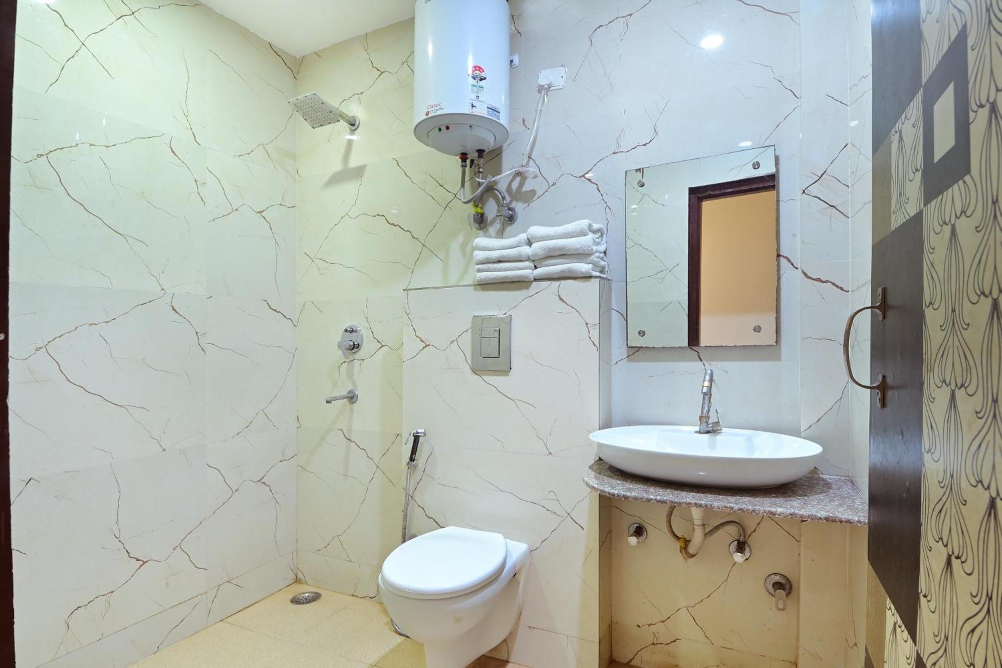 Hotel Glow Inn Paharganj-3 Mins Walk From New Delhi Railway Station ภายนอก รูปภาพ
